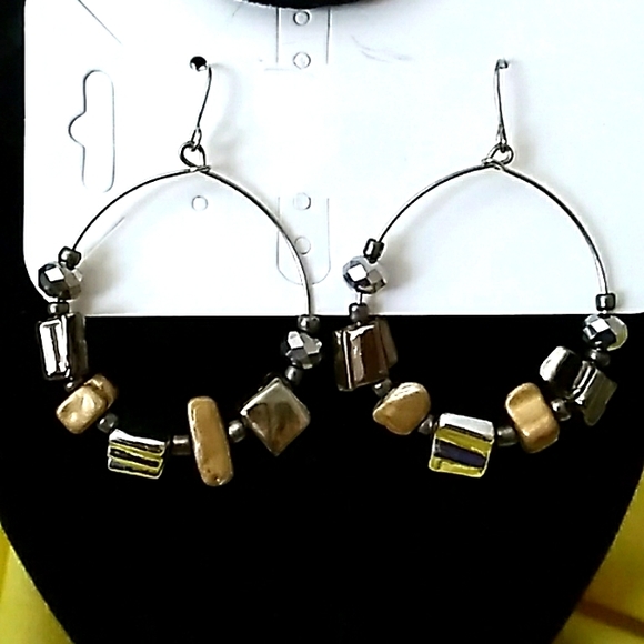 Unique Earrings - Picture 1 of 2